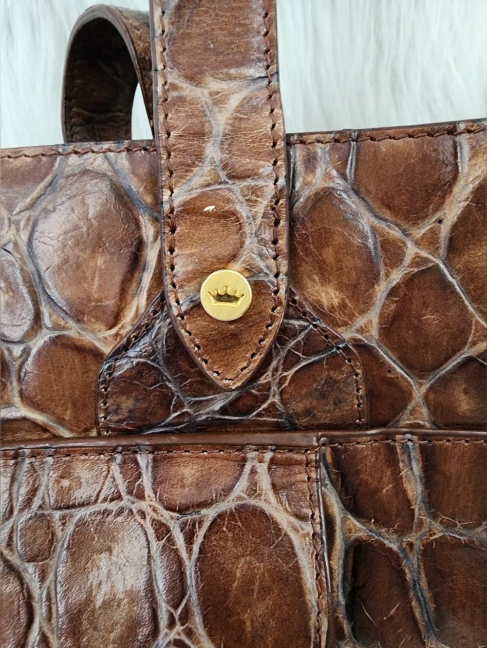 Elaine Turner Crocodile Leather Purse, Brown/Bronze w Gold Hardware & Logo Çharm - Picture 12 of 12